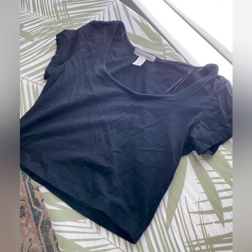Good condition black crop top! Size medium can also fit a small